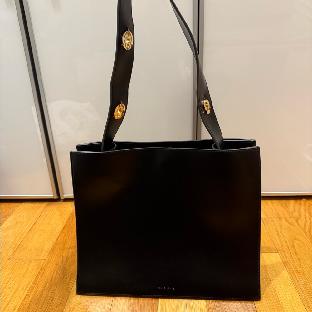 Elegant Black Handbag - Picture 3 of 5